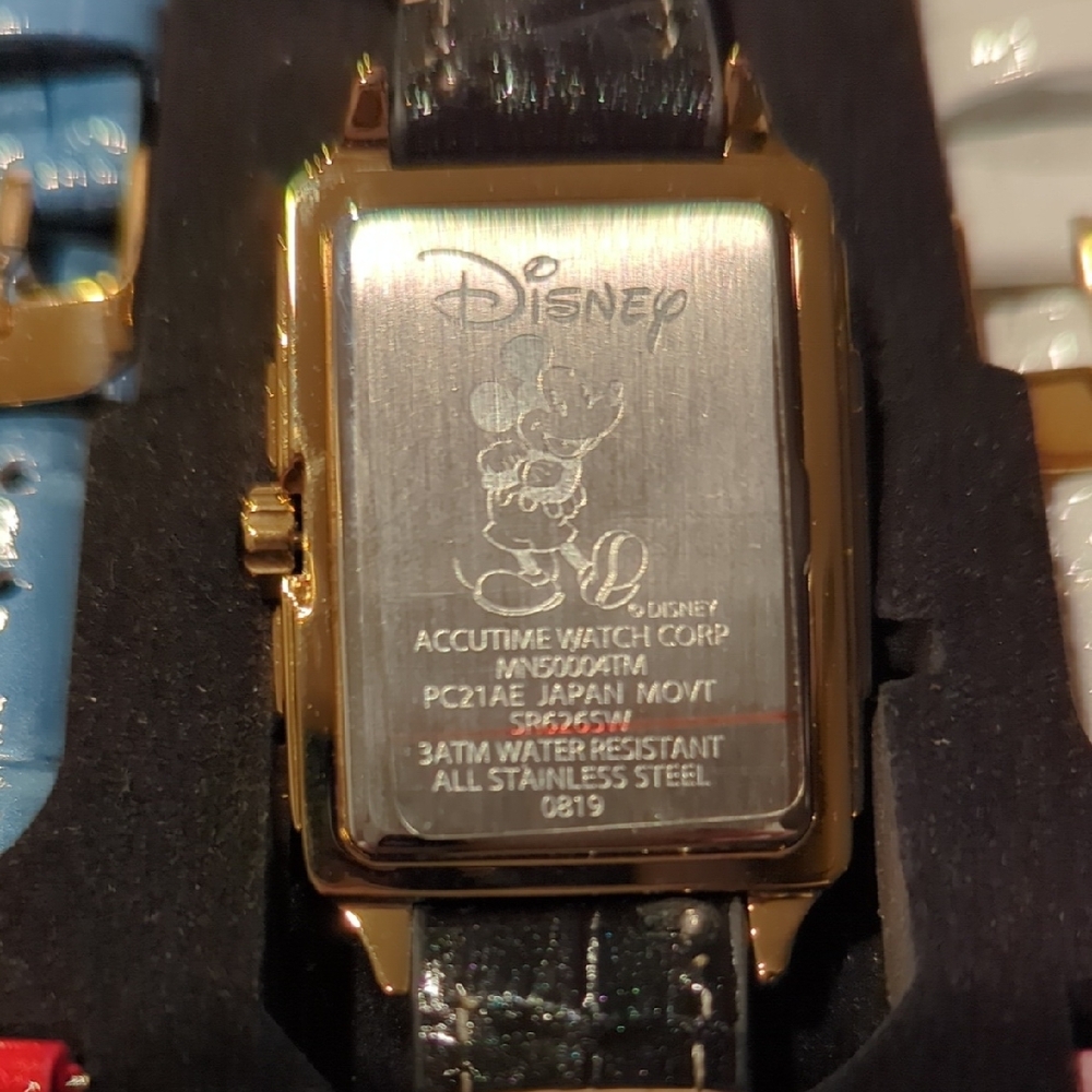 Disney Watch with Minnie Mouse and 5 Interchangeable Bands - Picture 4 of 9